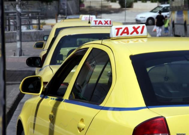 Σπίρτζης: TaxiBeat και Uber μπορούν να δρουν ελεύθερα, αρκεί να τηρούν τον νόμο
