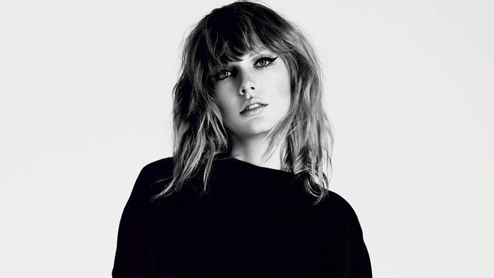 Taylor Swift: Έστειλε χριστουγεννιάτικες κάρτες με… φίδια!