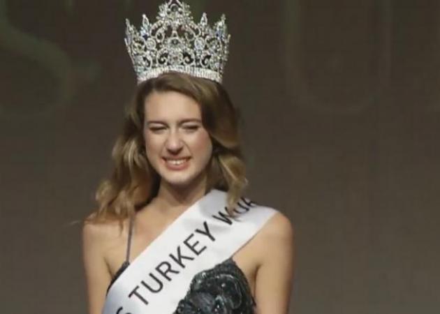 Μις Τουρκία: Η ανάρτηση για το πραξικόπημα της στοίχισε το στέμμα