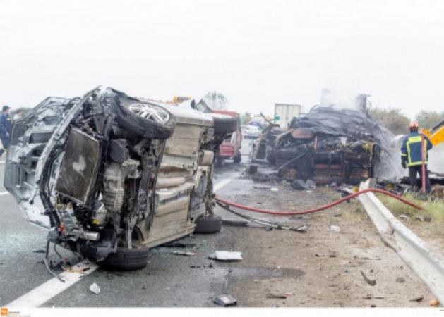 Θρήνος στην Κύμη από πολύνεκρο τροχαίο – Η αρραβωνιαστικιά του ξεψύχησε δίπλα του! Χαροπαλεύουν δυο ανθρωποι