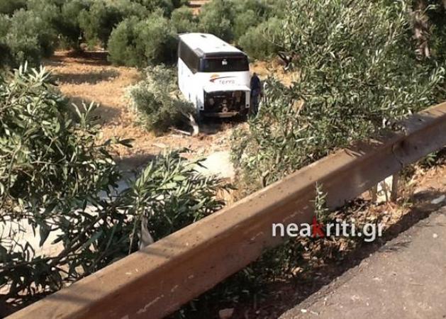 Ηράκλειο: Λεωφορείο έπεσε από γέφυρα – Ένας νεκρός και τρεις τραυματίες – Οι εικόνες του φοβερού τροχαίου [