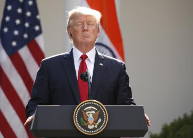 Τραμπ: Άγριο bullying σε γυναίκα δημοσιογράφο! “Αιμορραγούσε από την πλαστική”!