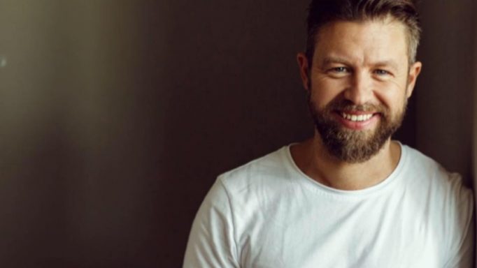 Ξεσπά ο Γιάννης Βαρδής για τη διαφήμιση με τον Ψωμιάδη!