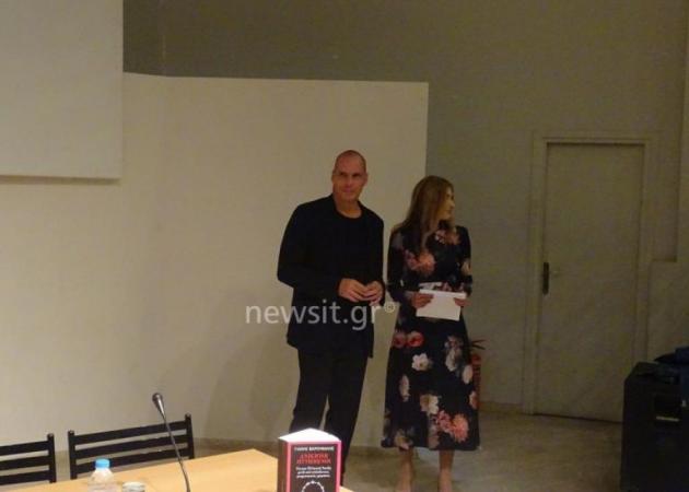 Ο Γαβράς κάνει ταινία το βιβλίο του Γιάνη Βαρουφάκη! Εικόνες από την παρουσίαση