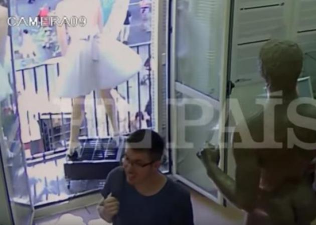 Βαρκελώνη: Η στιγμή που το βαν παρασύρει πεζούς! Βίντεο ντοκουμέντο