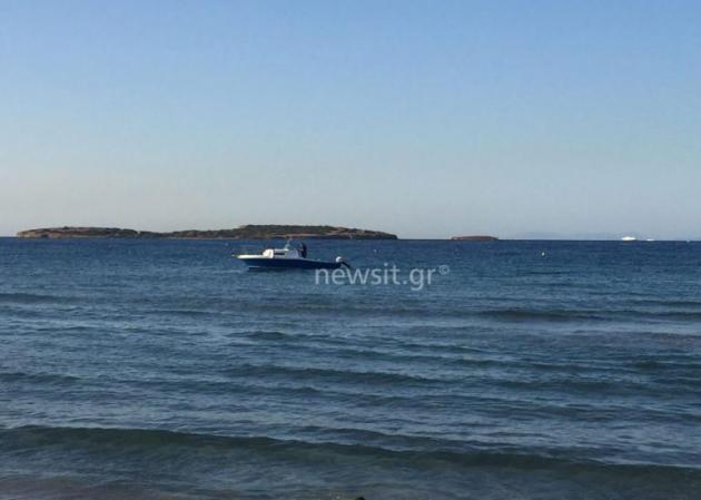 Απέραντο «μαύρο» η παραλιακή – Έως τη Βούλα κομμάτια από την πετρελαιοκηλίδα!