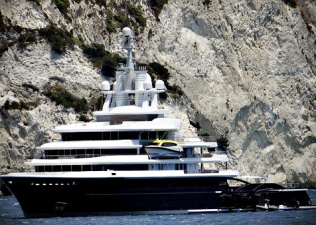 Ζάκυνθος: Η εκπληκτική θαλαμηγός ”πρόδωσε” τον διάσημο ιδιοκτήτη της που κάνει διακοπές [pics]