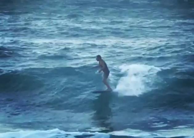 Γιώργος Χρανιώτης: Δαμάζει τα κύματα στην Τήνο! Video
