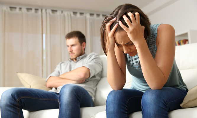 Απιστία: Τα 9 «σωσίβια» για να ξεπεράσεις τον πόνο και τις άσχημες σκέψεις