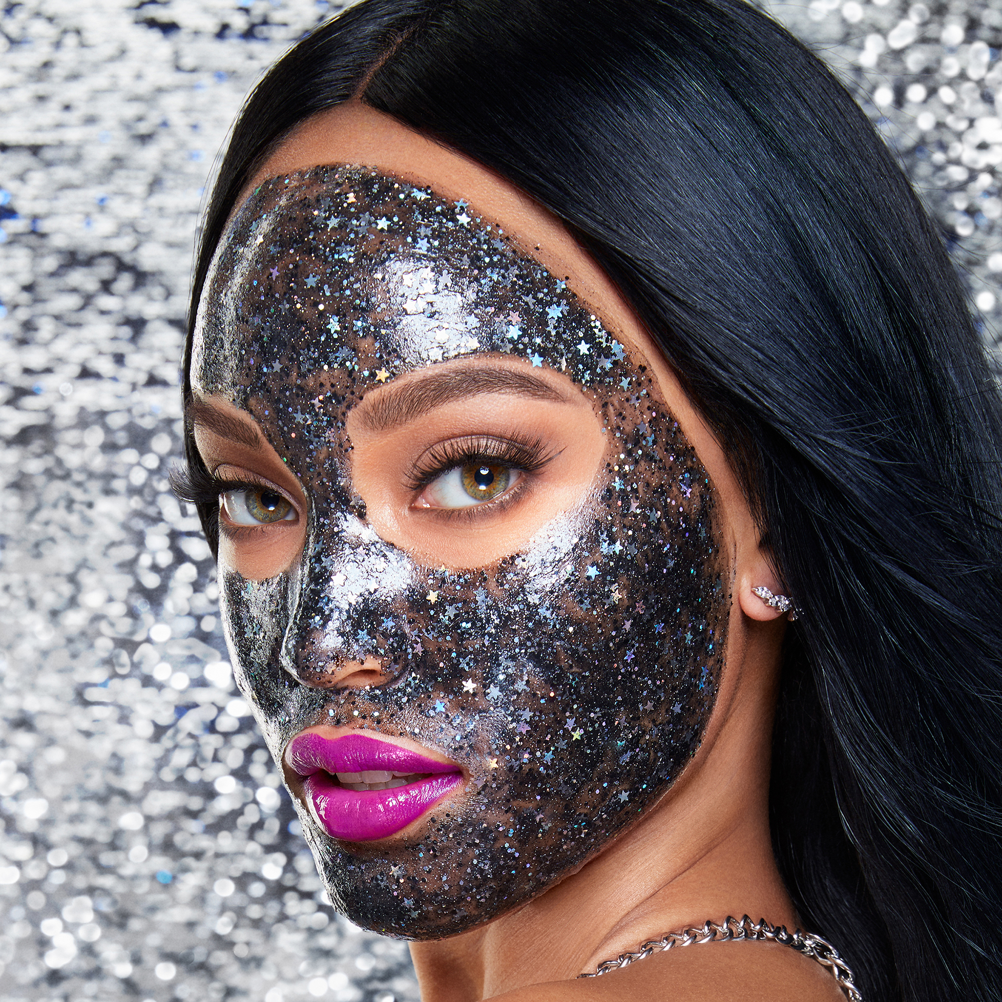 Η διάσημη μάσκα προσώπου με glitter ήρθε στην Ελλάδα και έχουμε όλα τα info!