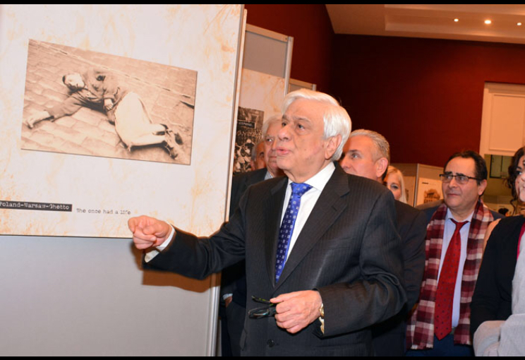 Ο Πρόεδρος της Δημοκρατίας στα εγκαίνια έκθεσης φωτογραφίας για τις θηριωδίες στην περίοδο της κατοχής
