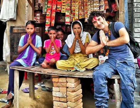 Χριστόφορος Παπακαλιάτης: Ταξίδι στο Νεπάλ για το συγκλονιστικό ντοκιμαντέρ του! [pics]