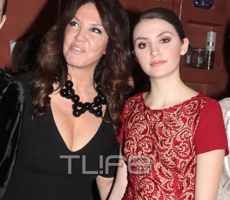 Βάνα Μπάρμπα: Με την καλλονή κόρη της Φαίδρα, στη φιλανθρωπική εκδήλωση που οργάνωσε [pics] | tlife.gr