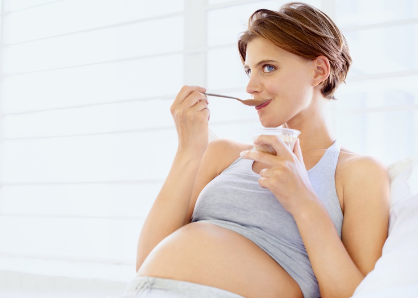 Λιγούρες στην εγκυμοσύνη: 10 τροφές που λαχταρούν οι γυναίκες και για ποιο λόγο συμβαίνει
