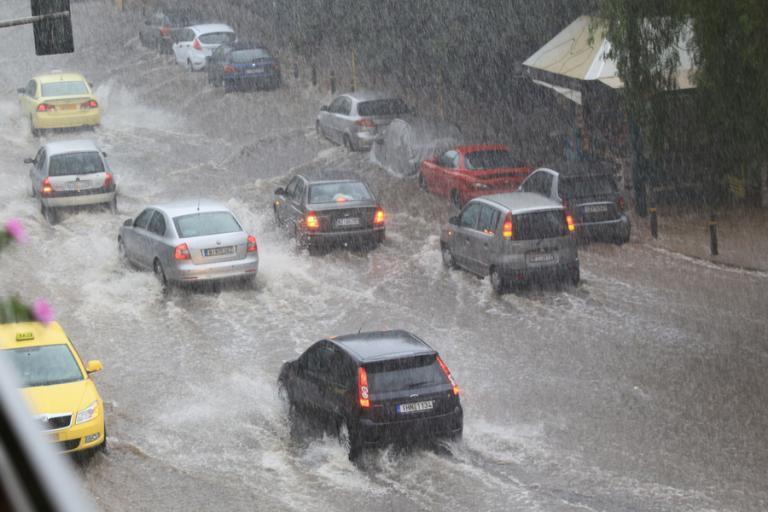 Καιρός – Έκτακτο δελτίο! Η κακοκαιρία «σαρώνει» τη χώρα – Καταρρακτώδεις βροχές και δυνατοί άνεμοι