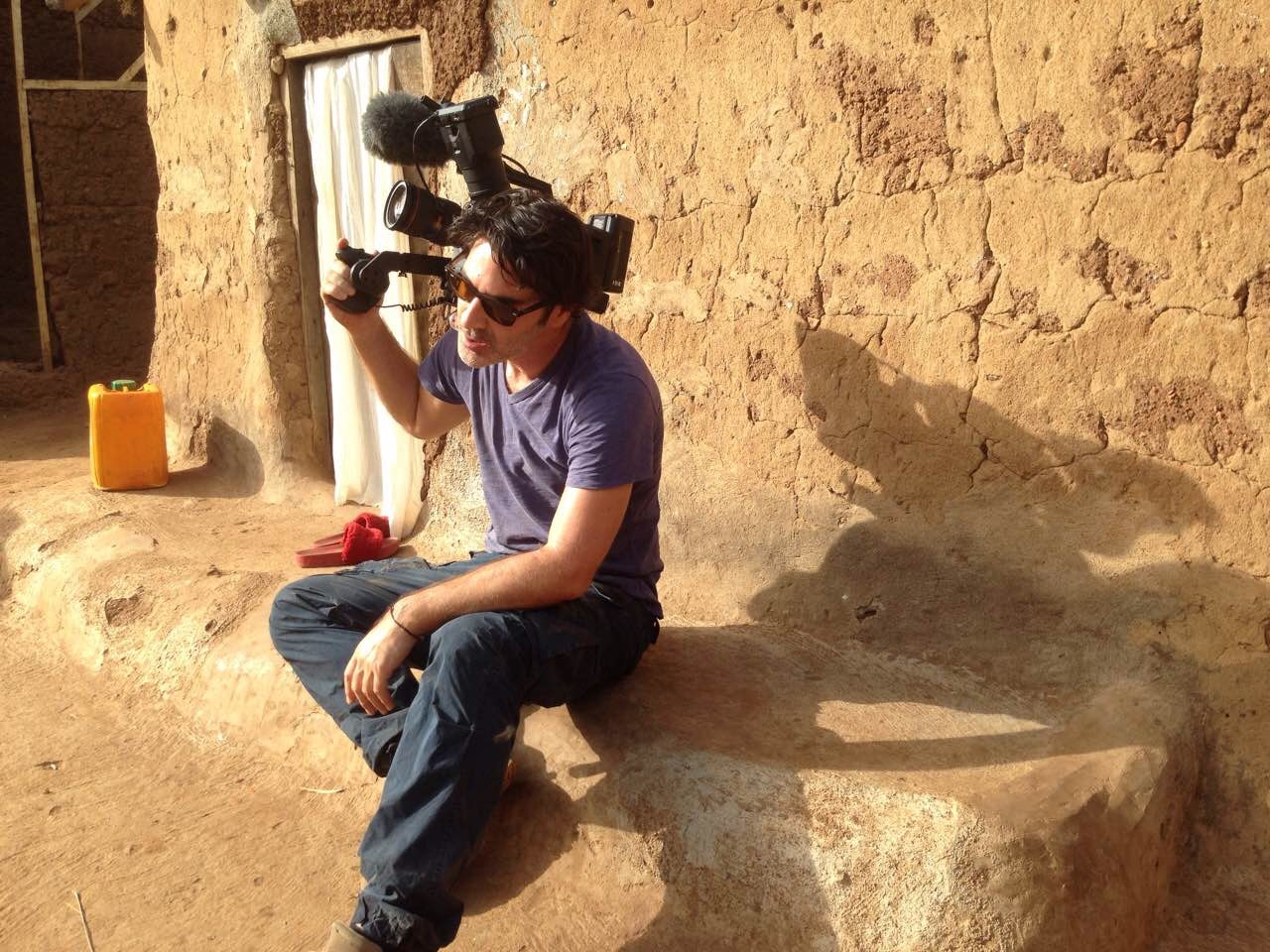 Ο Χριστόφορος Παπακαλιάτης για το συγκλονιστικό ντοκιμαντέρ στην Αφρική: «Είναι εμπειρία ζωής, που δύσκολα περιγράφεται με λόγια»