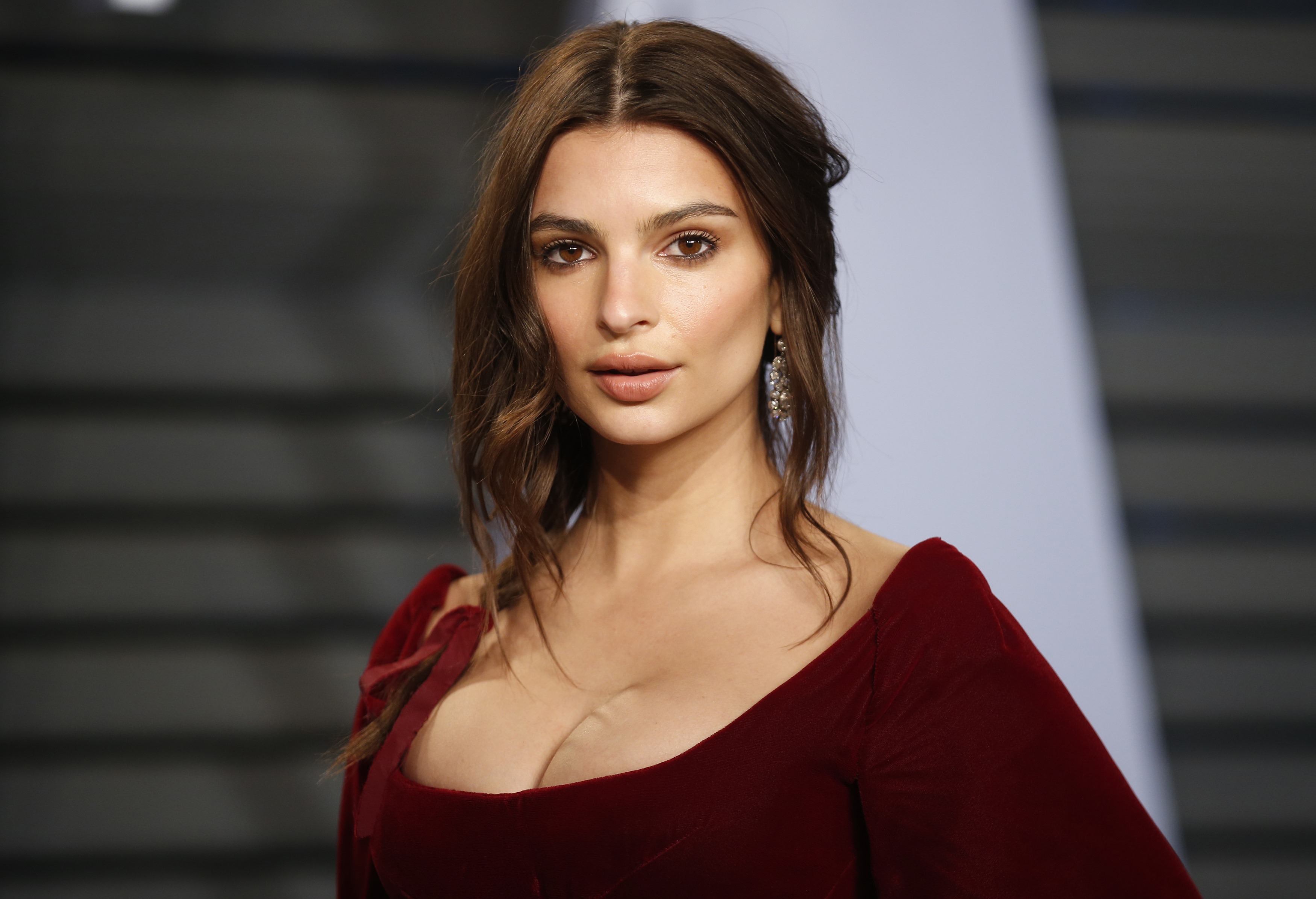 Εσύ και η Emily Ratajkowski μπορεί να φοράτε το ίδιο άρωμα!