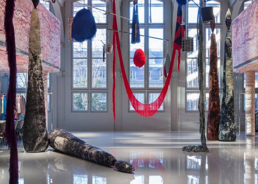 Ο Calvin Klein “κλέβει” τις εντυπώσεις με ένα εντυπωσιακό location στο Παρίσι