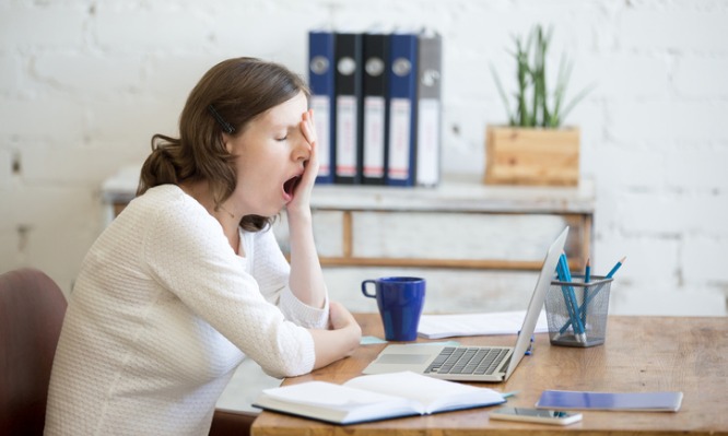 Σου λείπει ύπνος; Κάνε το τεστ με το κουτάλι! [vid]