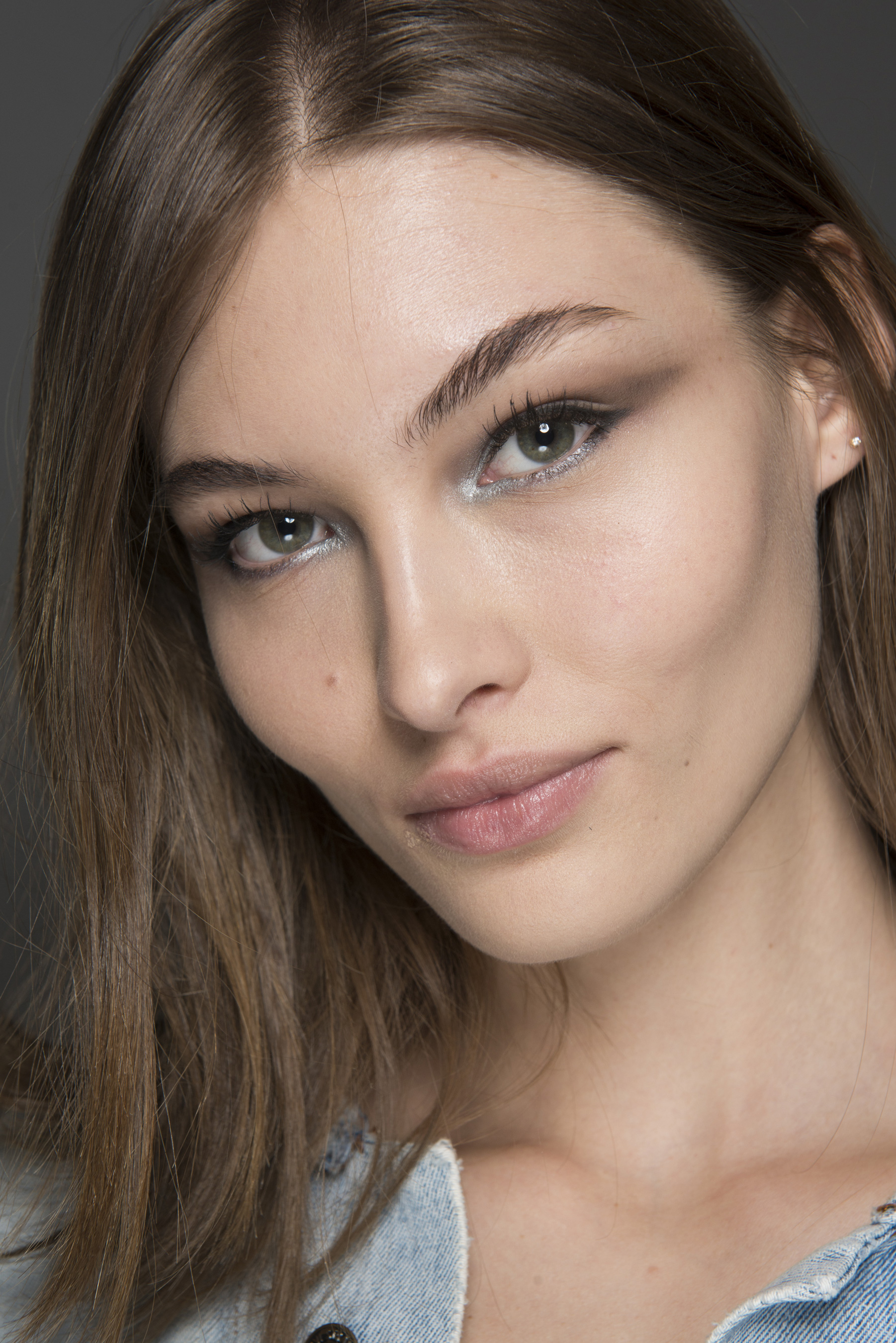 Ανακαλύψαμε το τελειότερο gadget για να μην ξανακολλήσουν ποτέ οι βλεφαρίδες σου μεταξύ τους!