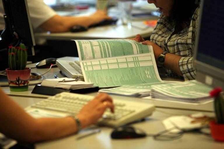 Φορολογικές δηλώσεις: Προσοχή! Τα 20 μυστικά για να μειωθεί ο φόρος εισοδήματος