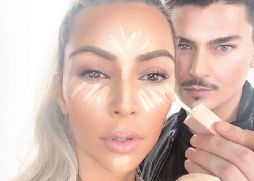 Πώς πλένει τα πινέλα του ο makeup artist της Kim Kardashian!