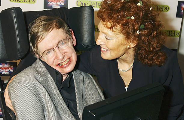 Stephen Hawking: Οι γυναίκες της ζωής του, οι έρωτες και οι προδοσίες! [pics]