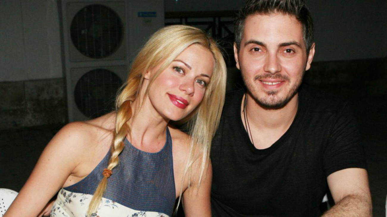 Ζέτα Μακρυπούλια: Απόλαυσε τον αγαπημένο της Μιχάλη Χατζηγιάννη να τραγουδά! ΒΙΝΤΕΟ