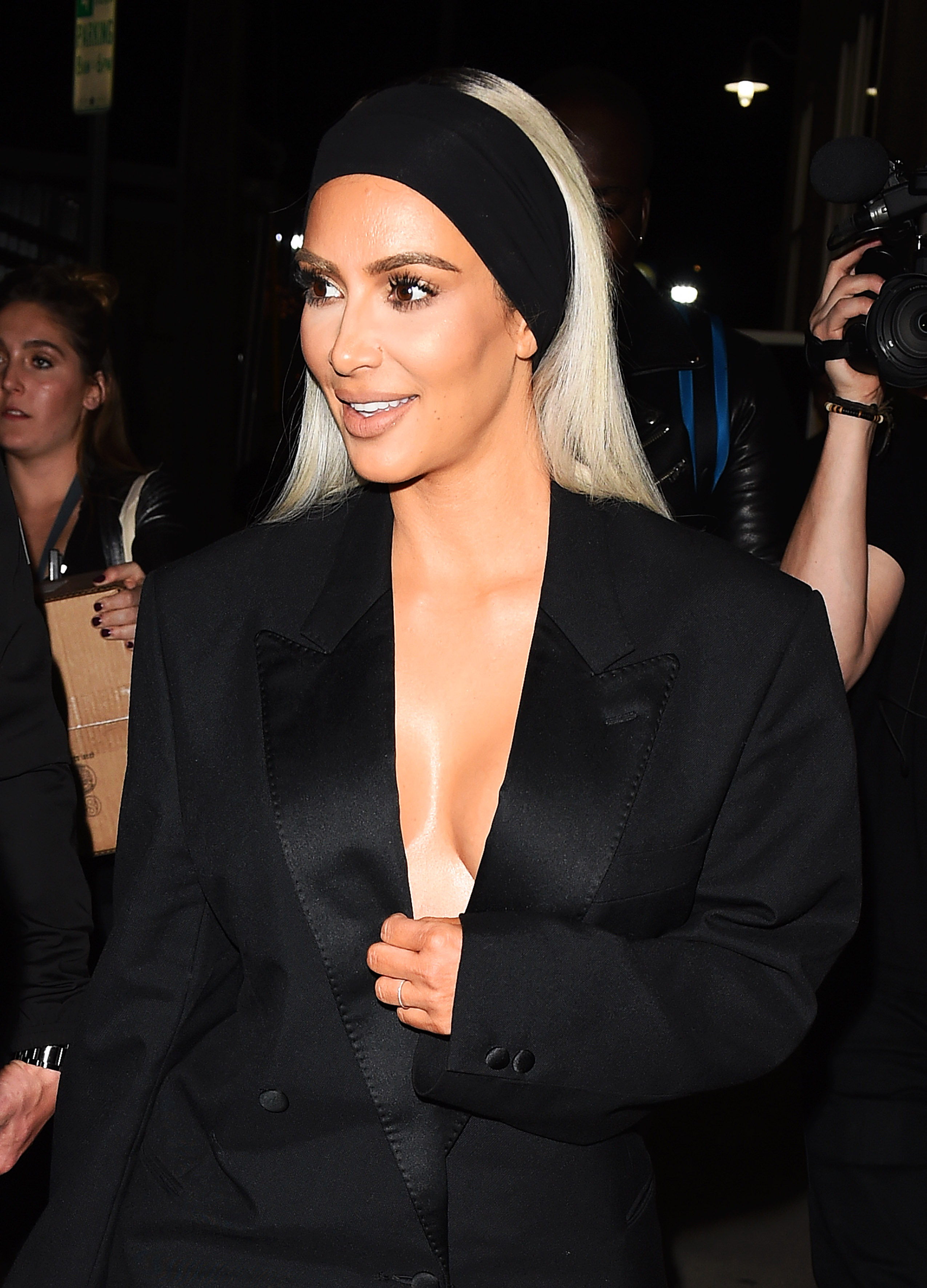 Η hair stylist της Kim Kardashian έχει ένα τέλειο tip για τα λιπαρά μαλλιά (και δεν είναι η μαύρη κορδέλα)!