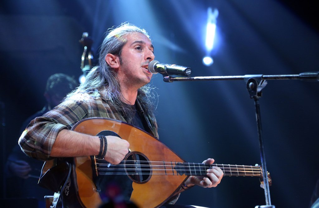 O Γιάννης Χαρούλης στην Ακτή Πειραιώς