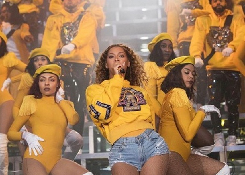 Η Beyonce ξεσήκωσε την Coachella! Ανέβηκε στη σκηνή ντυμένη Κλεοπάτρα [pics,vid]