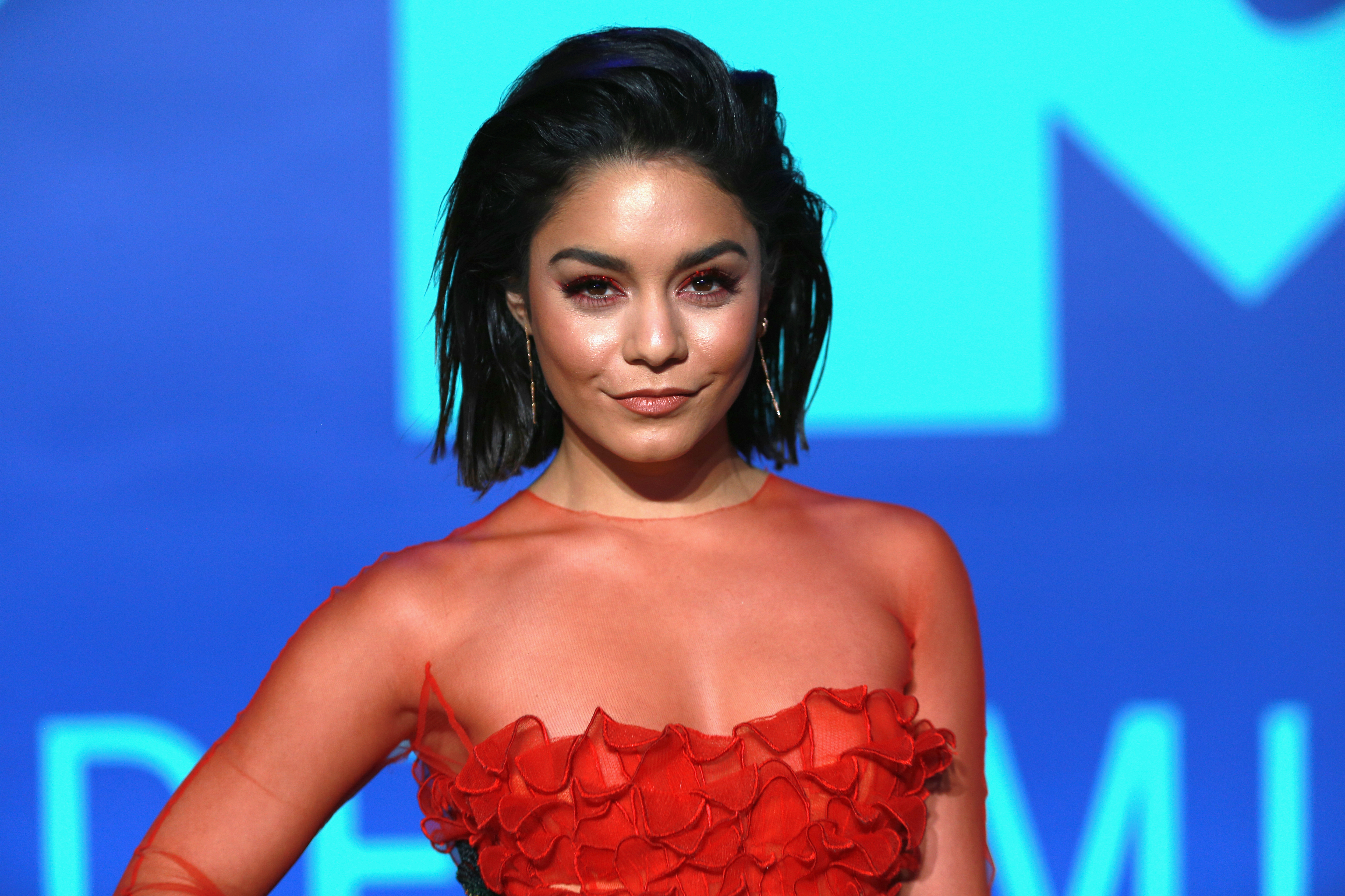 Η Vanessa Hudgens έκανε μια πολύ cool και οικονομική σειρά μακιγιάζ!