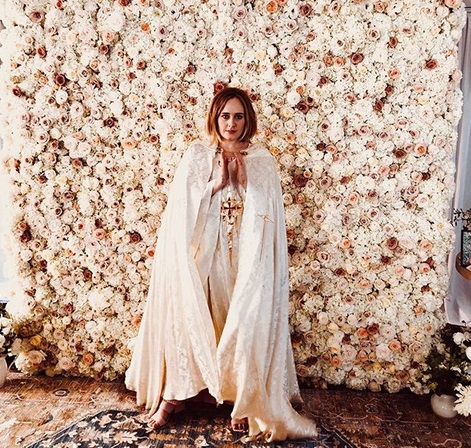 Αdele: Πάντρεψε τον κολλητό της με τον σύντροφό του, στην αυλή του σπιτιού της