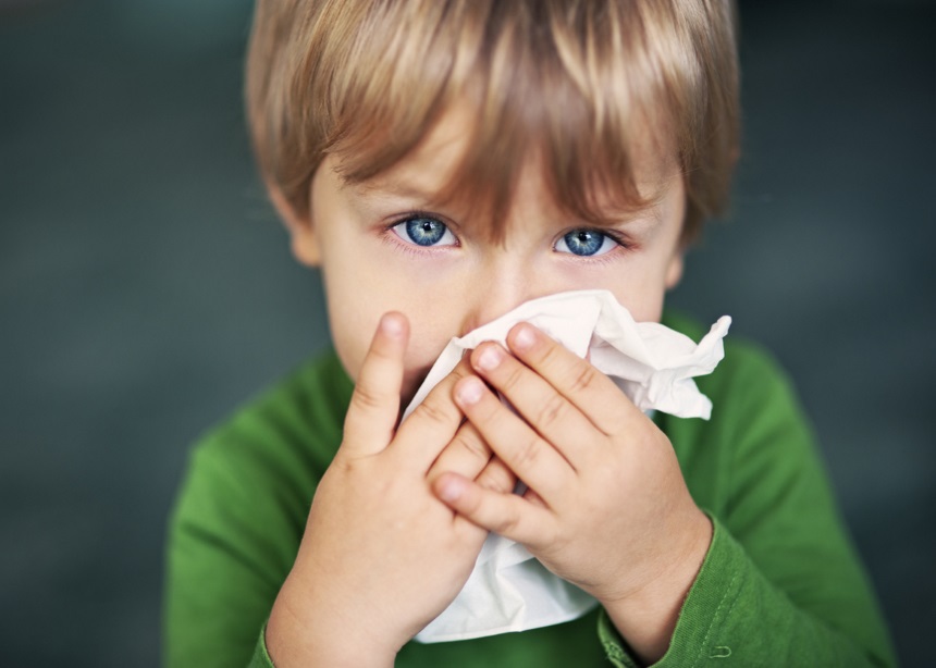 Αλλεργική ρινίτιδα: Ο Δρ. Σπύρος Μαζάνης εξηγεί τα αίτια της No1 αλλεργίας της άνοιξης