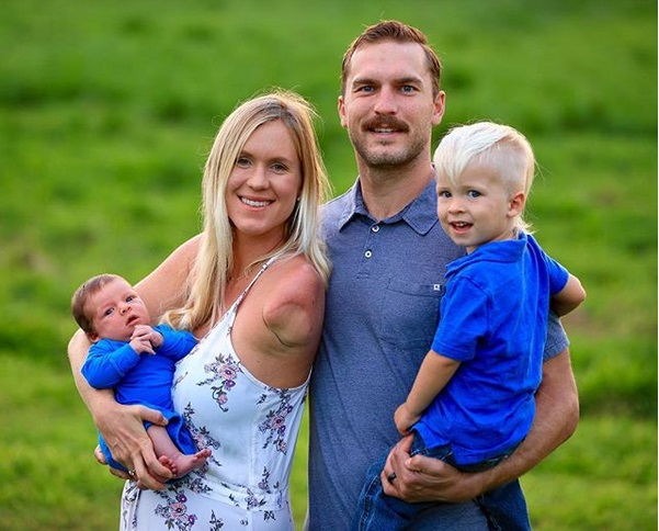 Bethany Hamilton: Έφερε στον κόσμο το 2ο παιδί της, η surfer που έχασε το χέρι της από καρχαρία [pics]