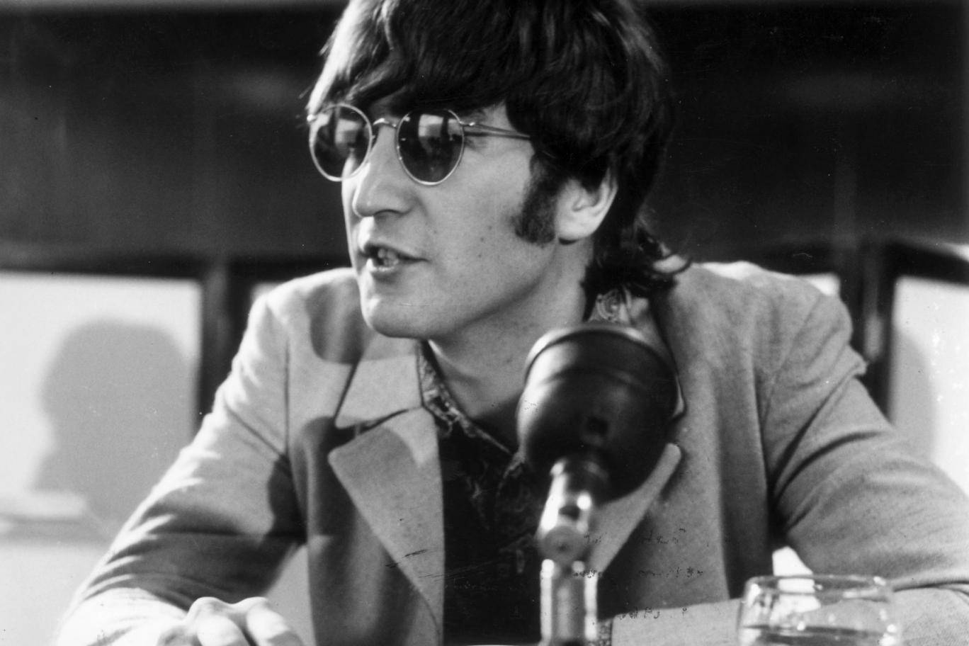 John Lennon : 54.000 δολάρια για το πορτρέτο που τον απεικονίζει ως Χίτλερ!