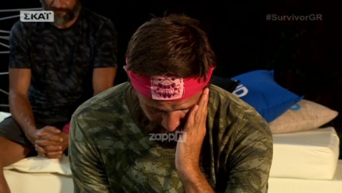 Survivor: «Λύγισε» ο Μιχάλης Μουρούτσος διαβάζοντας το μήνυμα της Λάουρα Νάργες