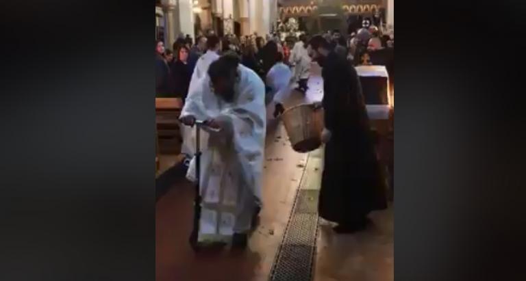 Αυτός είναι ο πιο viral παπάς των τελευταίων ωρών! Με πατίνι πέταξε τις δάφνες στους πιστούς για την 1η Ανάσταση