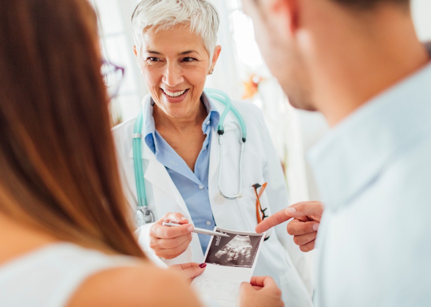 Εγκυμοσύνη: 6+1 ερωτήματα που θα θέλεις να θέσεις στο γιατρό σου στο πρώτο ραντεβού