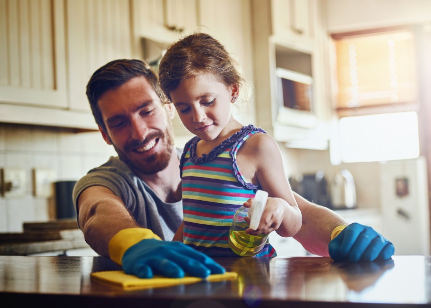 Πώς να καθαρίζεις το σπίτι σου χωρίς να βάζεις σε κίνδυνο τα μικρά σου!