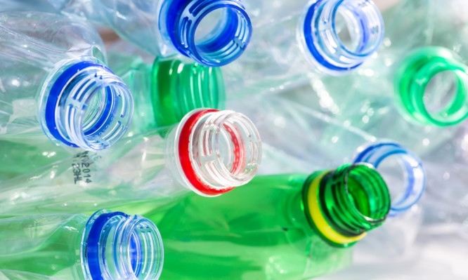 Μην ξαναχρησιμοποιείτε τα πλαστικά μπουκάλια – Δείτε γιατί