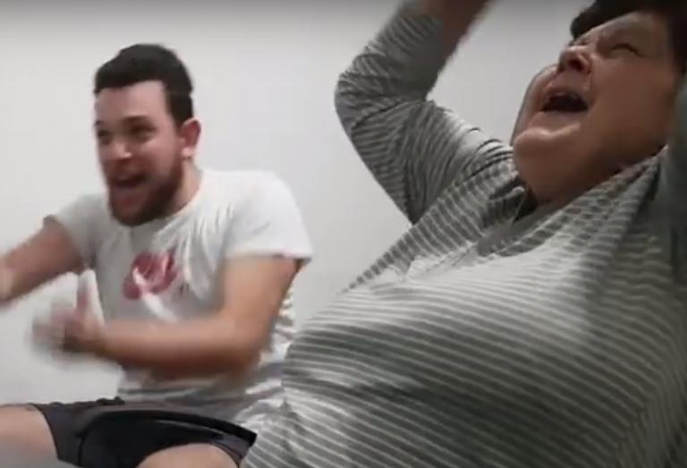 Απίθανη γιαγιά πανηγυρίζει για τον ΠΑΟΚ! «Μυθικές» ατάκες από 70χρονη [vid]