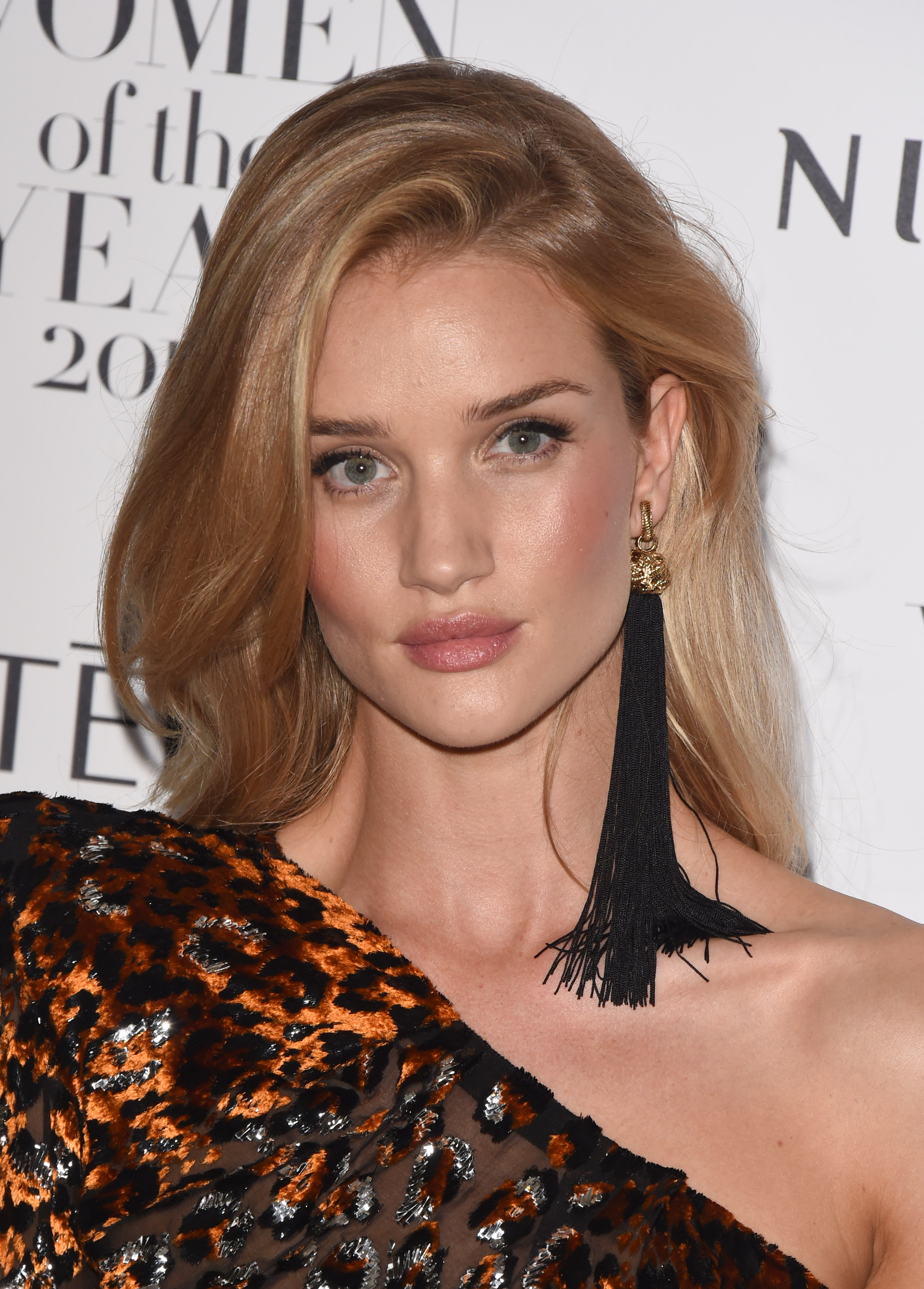 H Rosie Huntington-Whiteley ετοιμάζει εταιρία ομορφιάς!