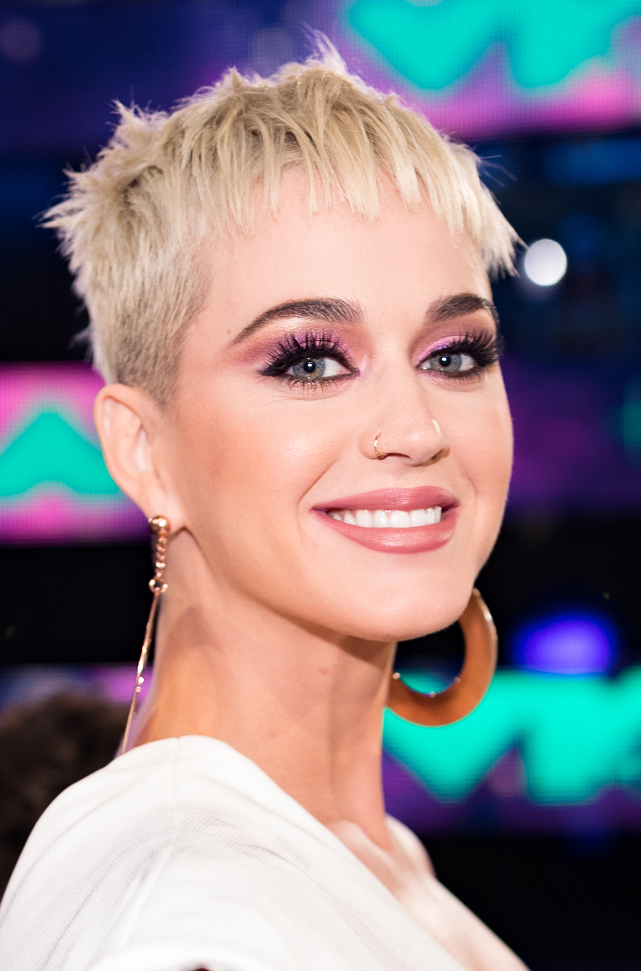 Thank God! Η Katy Perry άρχισε να πειραματίζεται και πάλι με τα μαλλιά της!