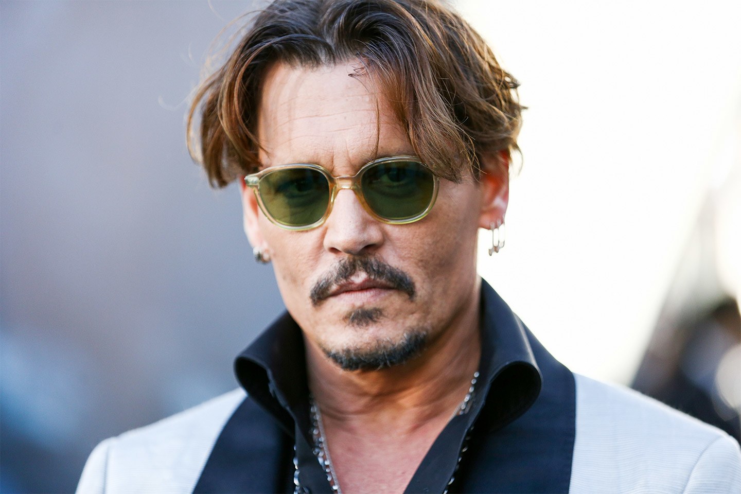 Johnny Depp: Νέες κατηγορίες εις βάρος του – Επιτέθηκε σε συνεργάτη του στα γυρίσματα ταινίας!