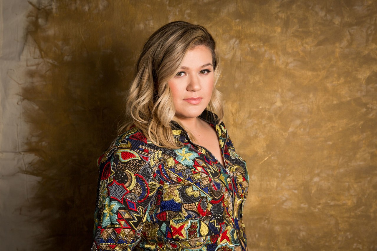 Ξέσπασε η Kelly Clarkson για το μακελειό στο Τέξας: “Έχω βαρεθεί να τηρώ ενός λεπτού σιγή”