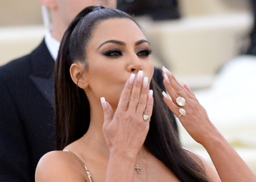 Σύμφωνα με την Kim Kardashian το επόμενο μανικιούρ σου πρέπει να είναι γαλλικό!