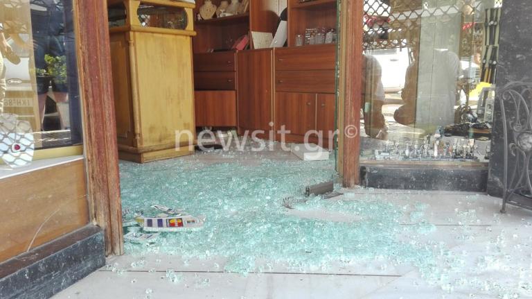 “Γκρέμισαν” κοσμηματοπωλείο οι κλέφτες – Άρπαξαν έναν μικρό θησαυρό και εξαφανίστηκαν