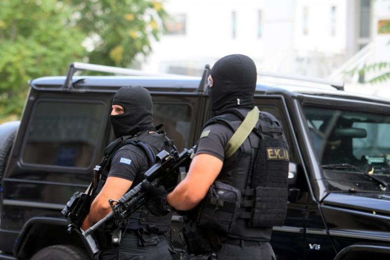 Αιφνιδιαστική επιχείρηση της Αντιτρομοκρατικής στην Αττική! Έπιασαν «τροφοδότες» του «επαναστατικού ταμείου»
