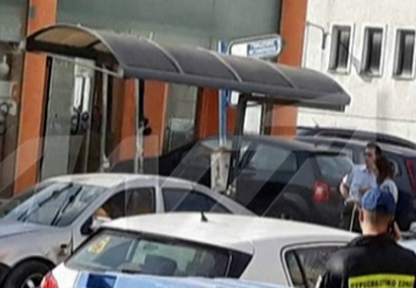 Αυτοκίνητο έπεσε σε στάση λεωφορείου στη Μεταμόρφωση – Ένας νεκρός, δύο τραυματίες